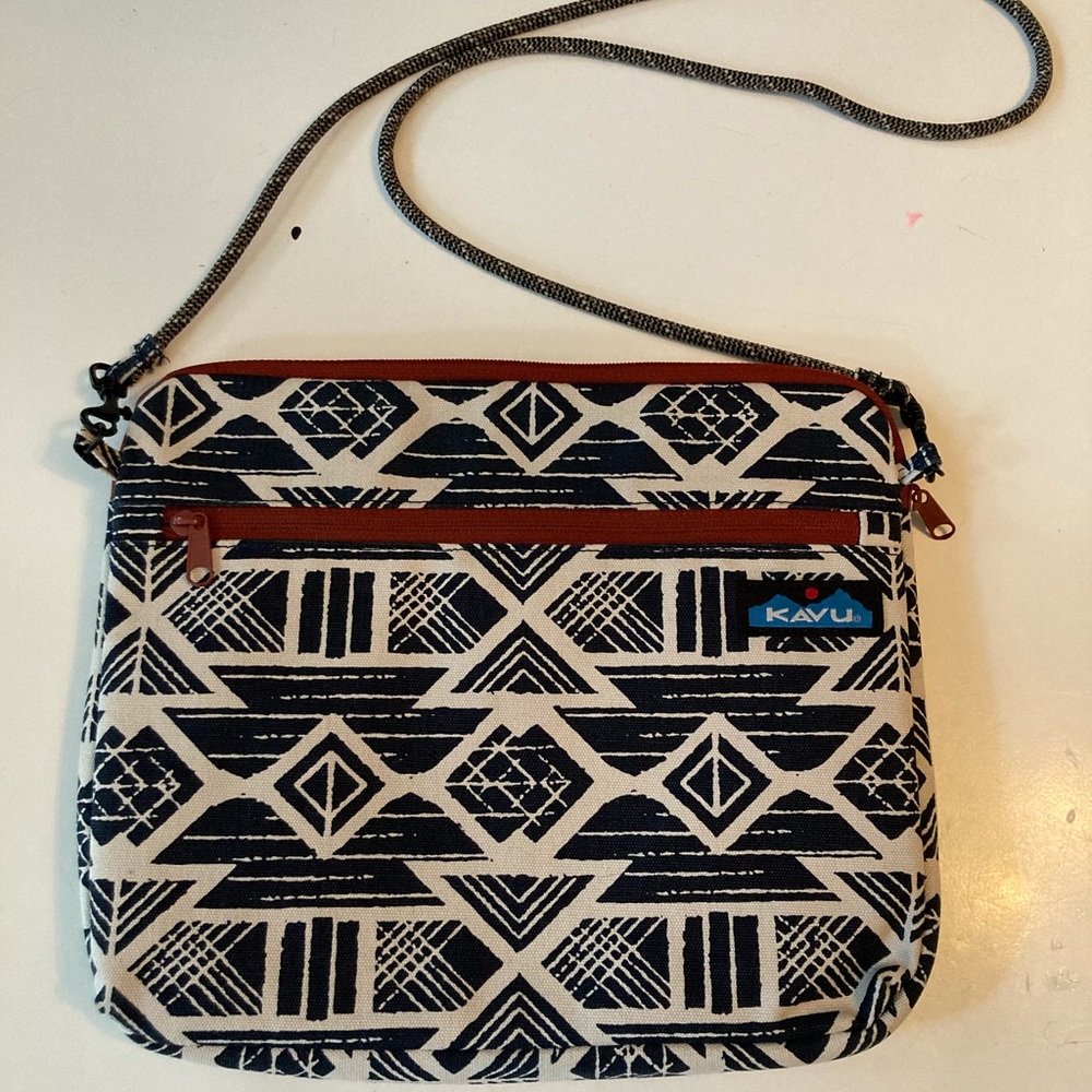 NWOT Kavu Seattle Navy Print 12x10 Purse Crossbody Laptop Sleeve Flawless